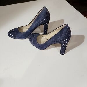 Ann Klein velvet blue heels with brass dots 6M
